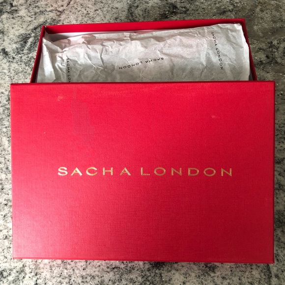 SALE β₯οΈ NWT Gold studded Valentino-style leather sandals + dustbag - Picture 4 of 12